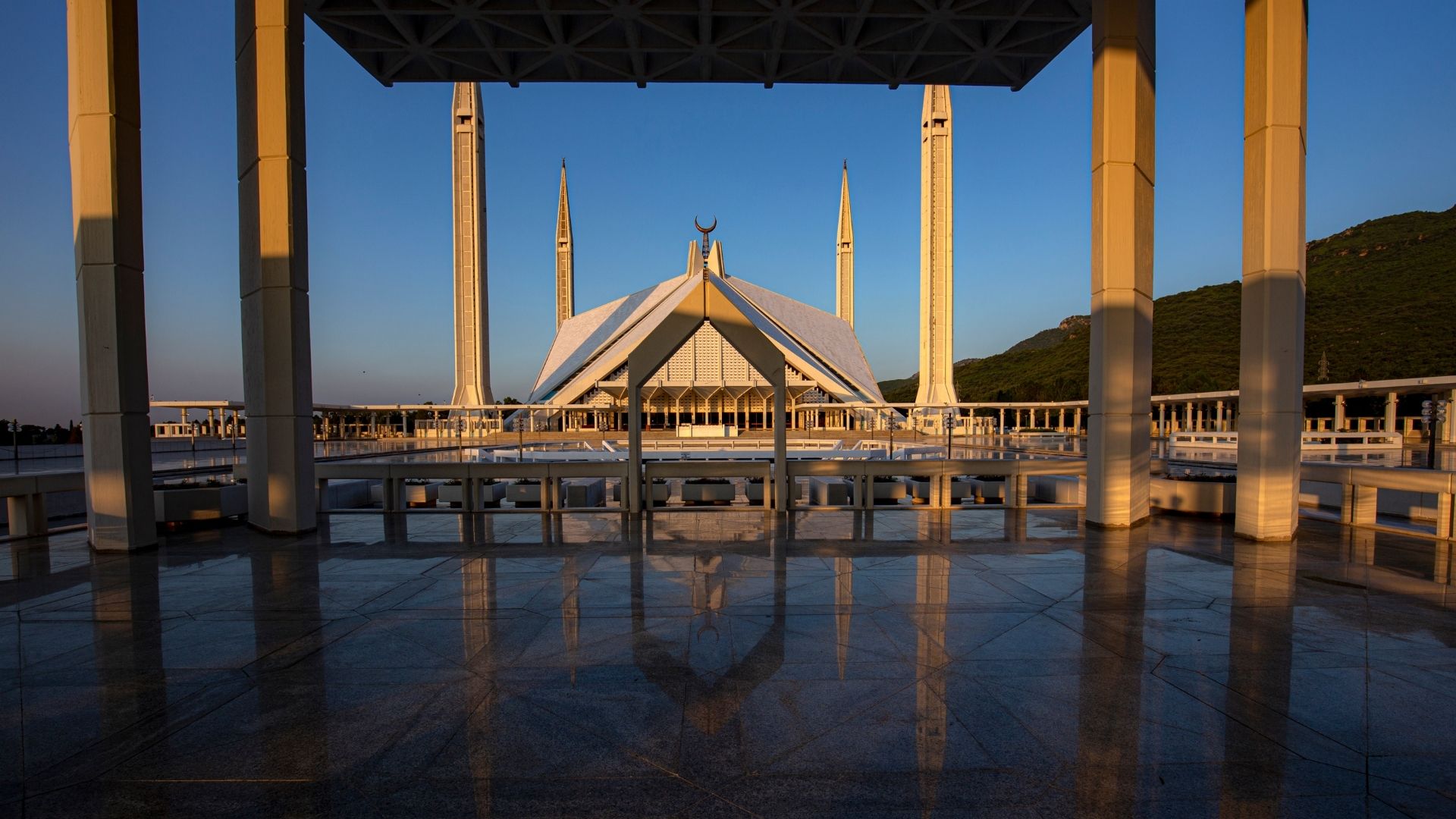 Faisal Mosque architectural view