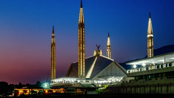 Faisal Mosque interior and courtyard